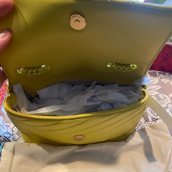 Tory Burch Kira Chevron Powder Coated small convertible shoulder Bag. - Picture 2 of 4